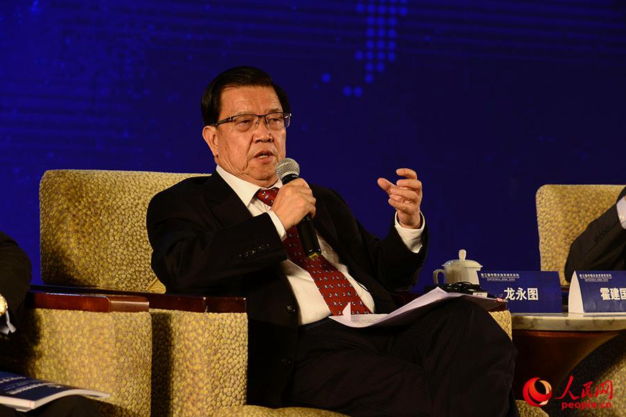 原国家外经贸部副部长、博鳌亚洲论坛原秘书长、中国与全球化智库（CCG）主席龙永图发言。