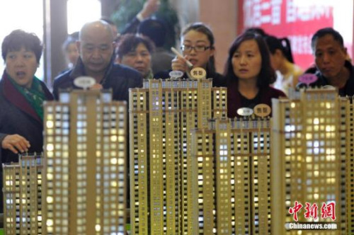 图为山西太原民众选购商品房。 <a target='_blank'  data-cke-saved-href='http://www.chinanews.com/' href='http://www.chinanews.com/' _fcksavedurl='http://www.chinanews.com/'></p></table>中新社</a><p>　　记者 韦亮 摄